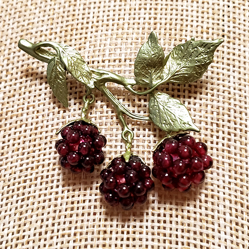 （画像用） 天然石　ガーネット ラズベリーブローチ