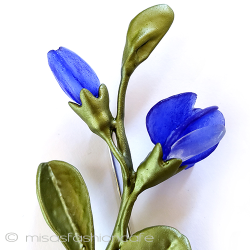 （画像用） インディゴの花ブローチ