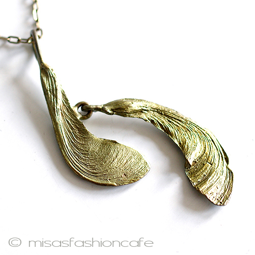 （画像用） マイケルミショー　 揺れるカエデの種　