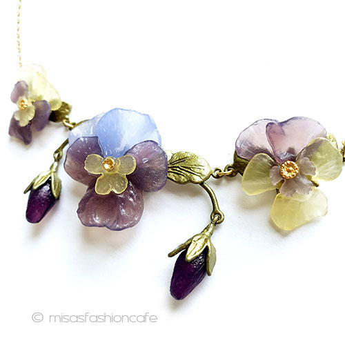 （画像用） すみれパンジーの蕾とお花