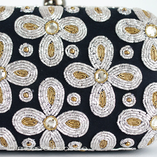 （画像用） ＳＡＮＴＩサンティ クラッチ 　針刺繍の花BOX