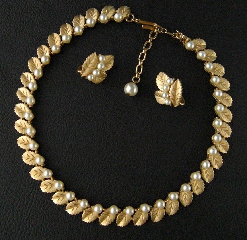 （画像用） クラウンTrifari ネックレス＆イヤリングセット