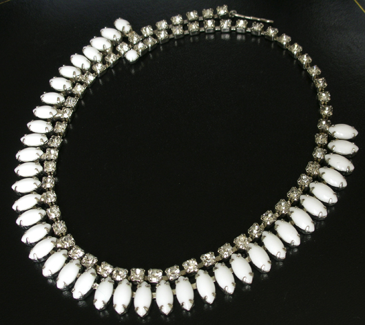 （画像用） ミルクガラス　ネックレス