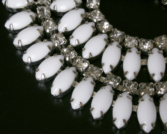 （画像用） ミルクガラス　ネックレス