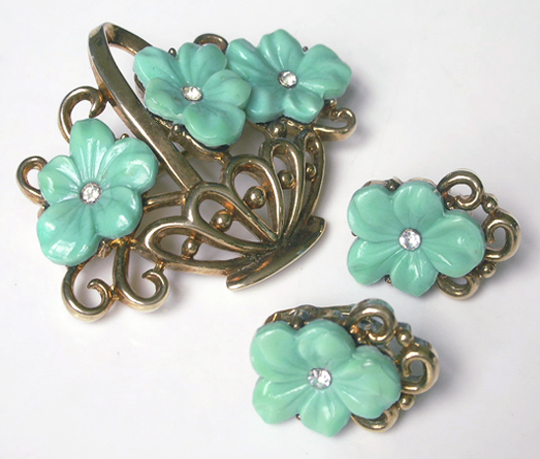 （画像用） Trifari　ブローチ＆イヤリングセット