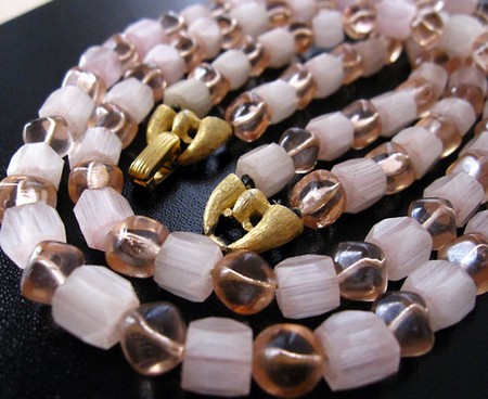 （画像用） Trifari　 サテンガラス クラウントリファリ