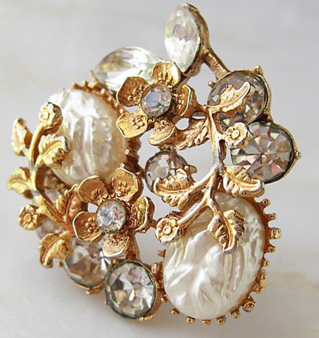 （画像用） バロックパール 花ブローチ