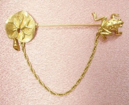 （画像用） クラウンTrifari　カエル　ブローチ