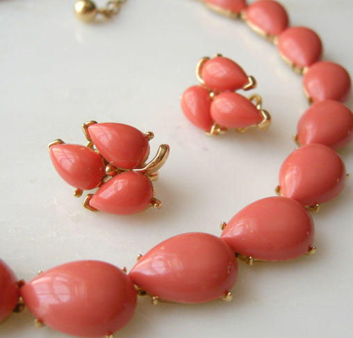 （画像用） クラウンTrifari　ネックレス＆イヤリングセット