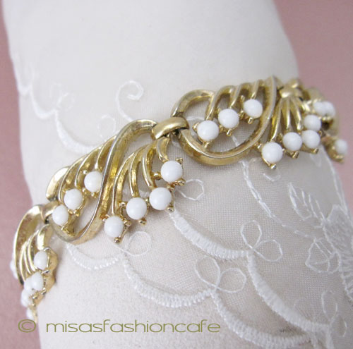 （画像用） クラウントリファリ Trifari 白い花