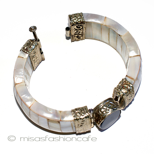 （画像用） 天然マザーオブパール アンティーク　バングル