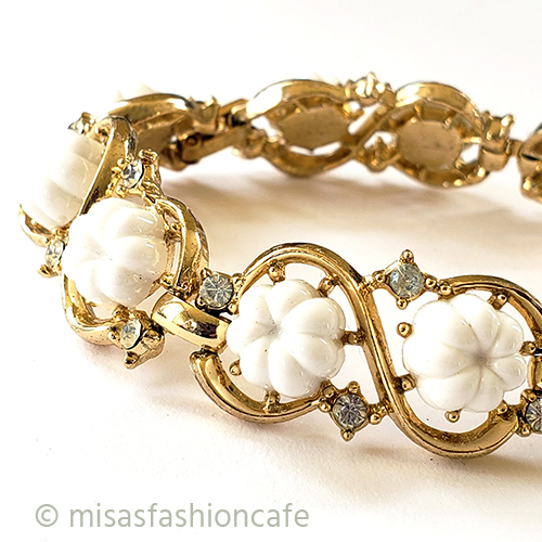 （画像用） ヴィンテージアクセサリー トリファリ　白い花