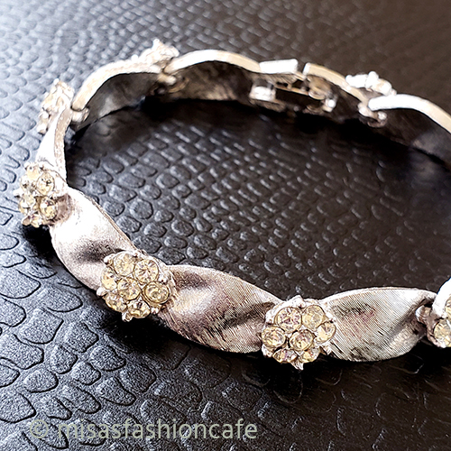 （画像用） ビンテージジュエリー トリファリお花ブレス