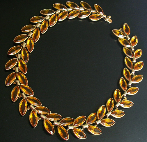 （画像用） Trifari　トリファリ 希少ガラス葉ネックレス