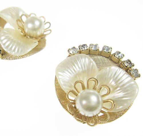 （画像用） パール の花びらイヤリング