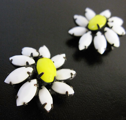 （画像用） Weiss　イヤリング デイジーのお花