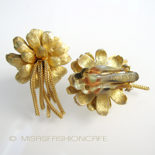 （画像用） Kramer刻印イヤリング 　タッセル フラワー