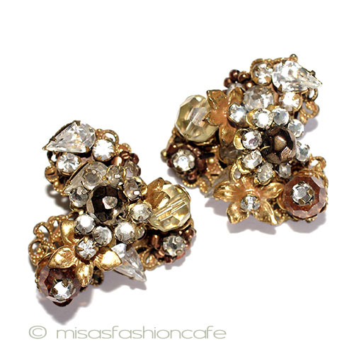 （画像用） Ｒｏｂｅｒｔ　イヤリング ラインストーンのお花