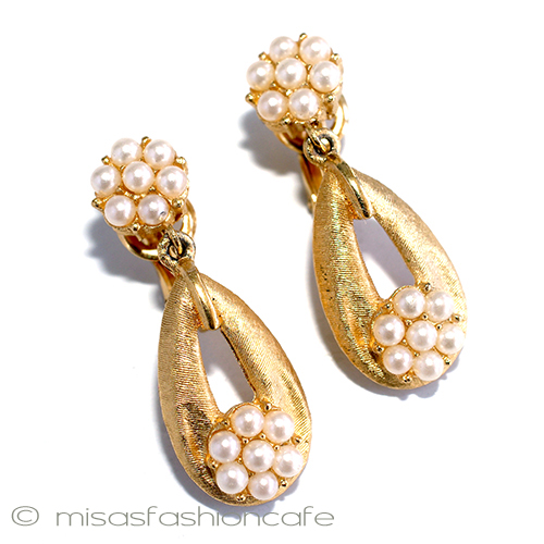 （画像用） Ｔｒｉｆａｒｉ　 トリファリ パールのお花　イヤリング