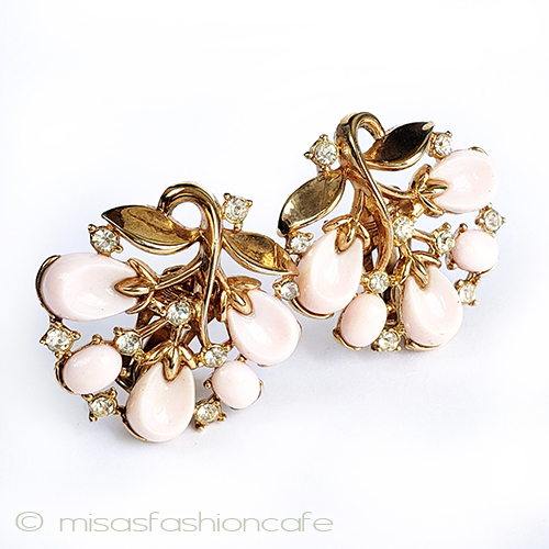 （画像用） Trifari　 トリファリ ピンクの花イヤリング