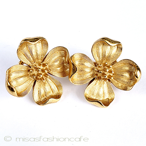 （画像用） Trifari　トリファリ ハナミズキ花イヤリング