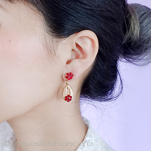（画像用） Trifari　 トリファリ 赤いお花　イヤリング
