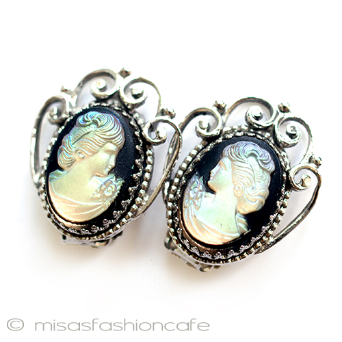 （画像用） White & Davis 刻印　 カメオ　イヤリング