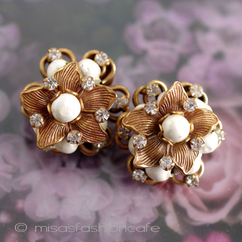 （画像用） Ｒｏｂｅｒｔ　イヤリング バロックパールの花