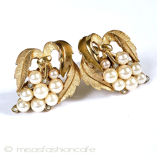 （画像用） Ｔｒｉｆａｒｉ　トリファリ パールの花イヤリング