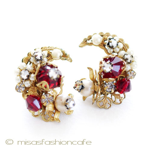 （画像用） Ｒｏｂｅｒｔ　ロバート　 ムーン月型花イヤリング