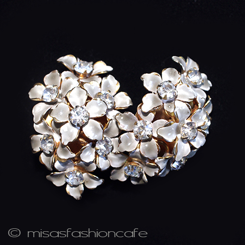 （画像用） ＳＡＮＤＯＲ　イヤリング グレーの花ブーケ