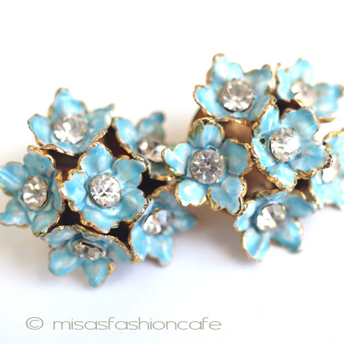 （画像用） ＳＡＮＤＯＲ　イヤリング ブルーのお花ブーケ