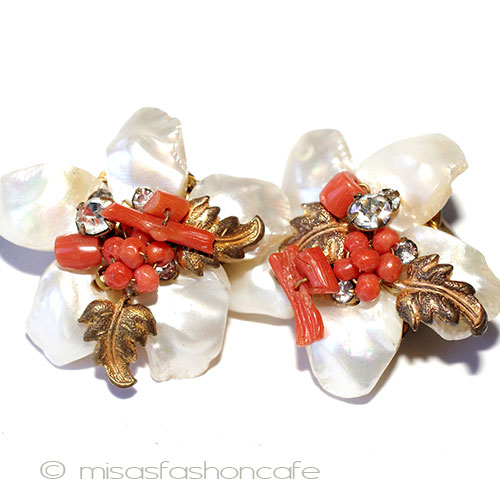 （画像用） DeMario NY　イヤリング 珊瑚マザーオブパール花