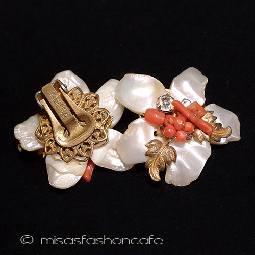 （画像用） DeMario NY　イヤリング 珊瑚マザーオブパール花