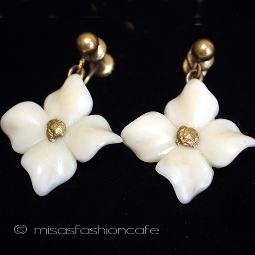 （画像用） 象牙　アイボリーの花 ハナミズキ　イヤリング