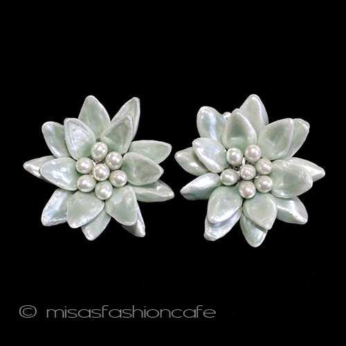 （画像用） グリーンパールのお花 ドイツ製　イヤリング