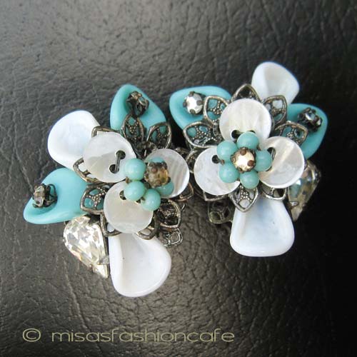 （画像用） Robert　花イヤリング グリーン・ミルクガラス