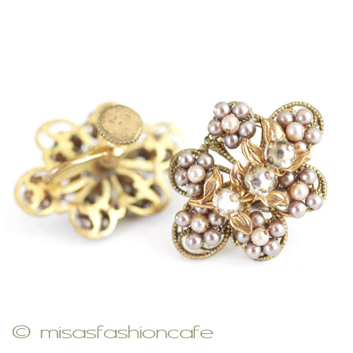 （画像用） ヴィンテージイヤリング ベージュパールのお花