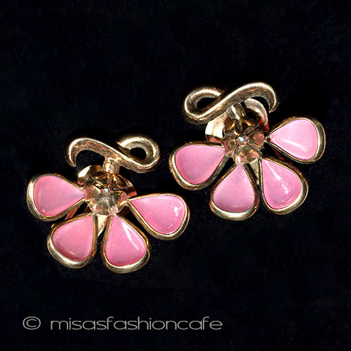 （画像用） Ｔｒｉｆａｒｉ　 トリファリ ガラスお花イヤリング