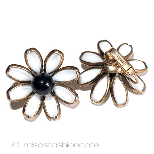 （画像用） Ｔｒｉｆａｒｉ　 トリファリ ガラスお花イヤリング