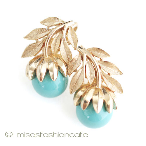 （画像用） クラウン・トリファリ Trifariターコイズの花