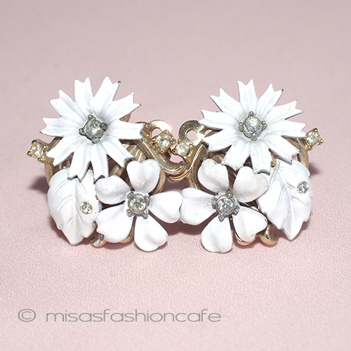 （画像用） Ｔｒｉｆａｒｉ　 トリファリ 白花ブーケイヤリング