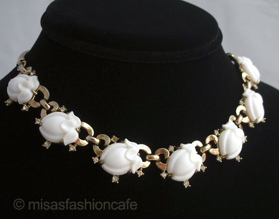 （画像用） Trifari　 トリファリ ガラスの花ネックレス