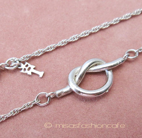 （画像用） クラウン トリファリ Loveノット ネックレス