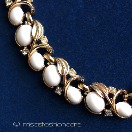 （画像用） Ｔｒｉｆａｒｉ　 トリファリ 白ベリーのネックレス