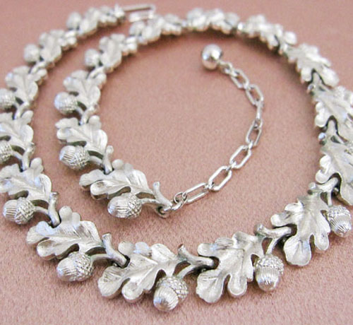 （画像用） Trifari トリファリ どんぐり ネックレス