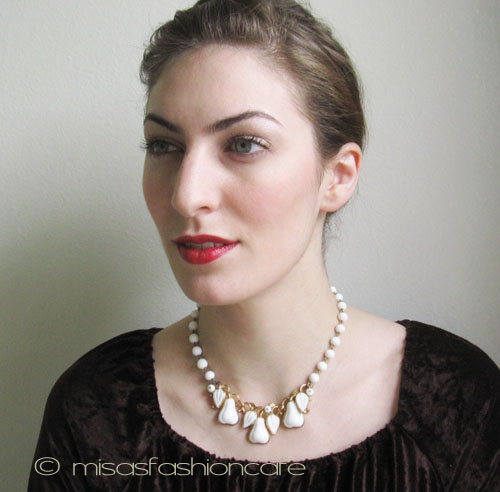 （画像用） Trifari　トリファリ ミルクガラス洋梨ネックレス