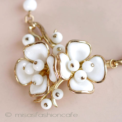 （画像用） Ｔｒｉｆａｒｉ　 トリファリ ガラスのお花ネックレス