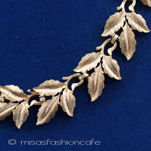 （画像用） Trifari　 トリファリ ゴールドの葉ネックレス
