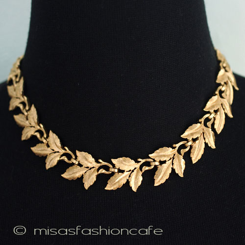 （画像用） Trifari　 トリファリ ゴールドの葉ネックレス
